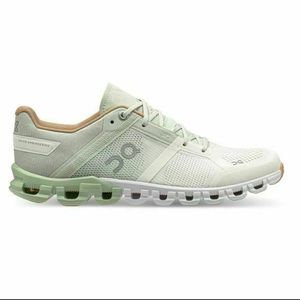 ON Running, Women’s Cloudflow in Aloe/Green, size 6